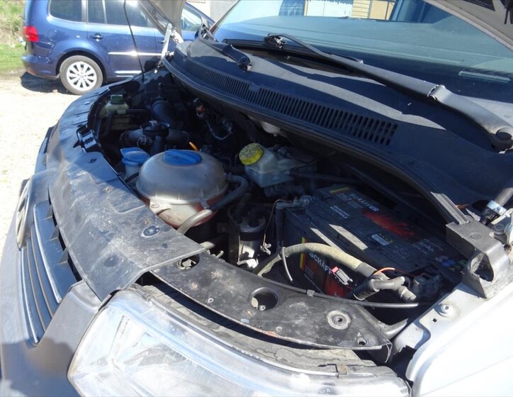 Volkswagen Caravelle MPV 2,5 l 96 kw