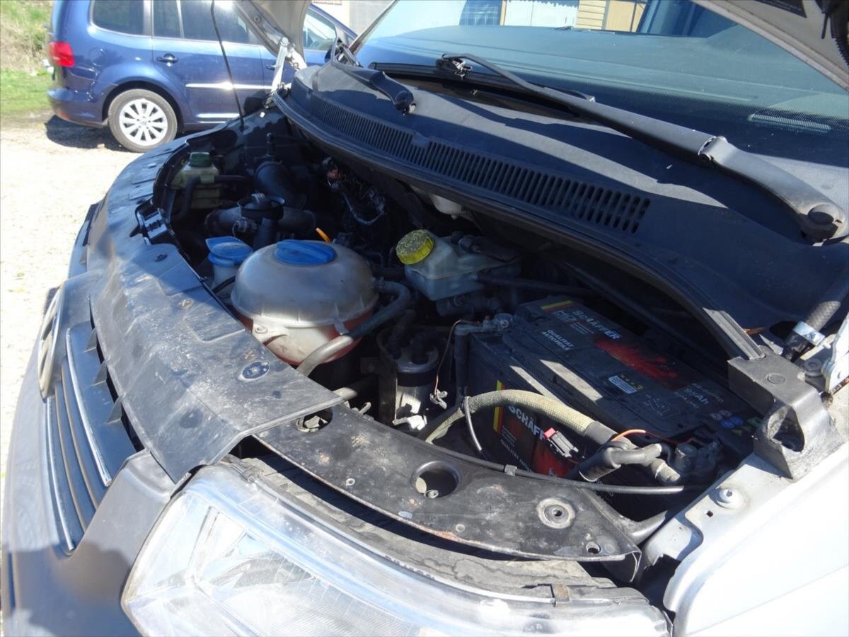 Volkswagen Caravelle MPV 2,5 l 96 kw