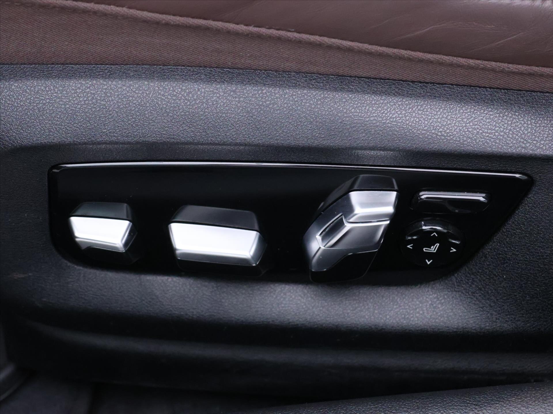 BMW Řada 5 Kombi 3,0 l 250 kw