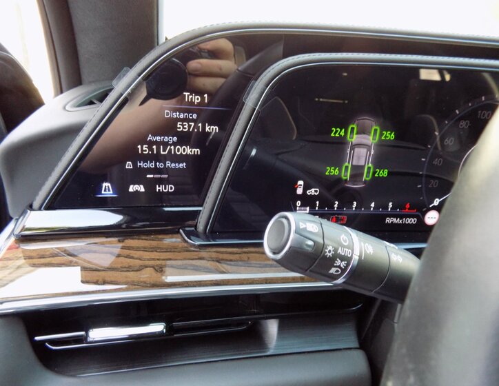 Cadillac Escalade 38