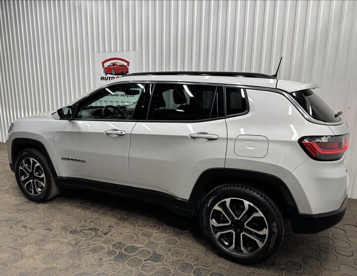 Jeep Compass SUV / Terénní 1,3 l 140 kw
