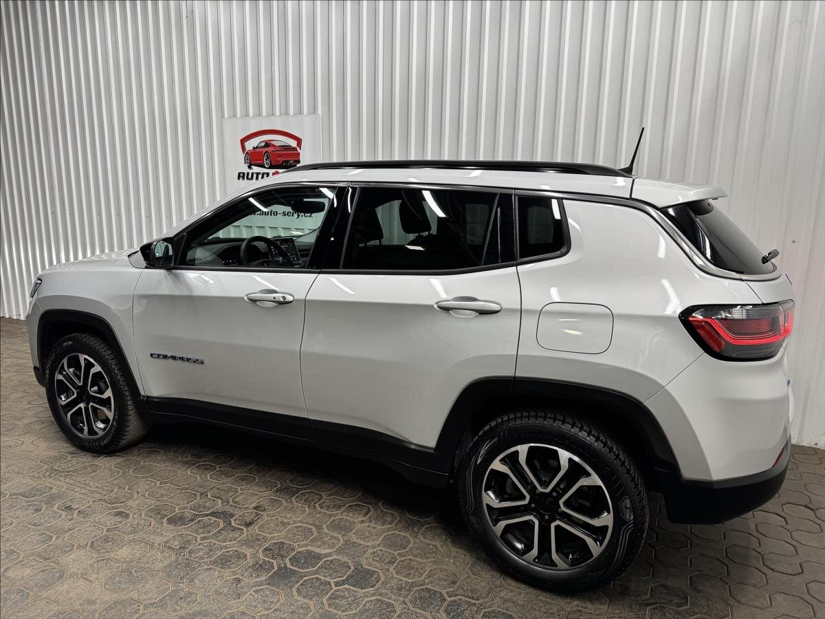 Jeep Compass SUV / Terénní 1,3 l 140 kw
