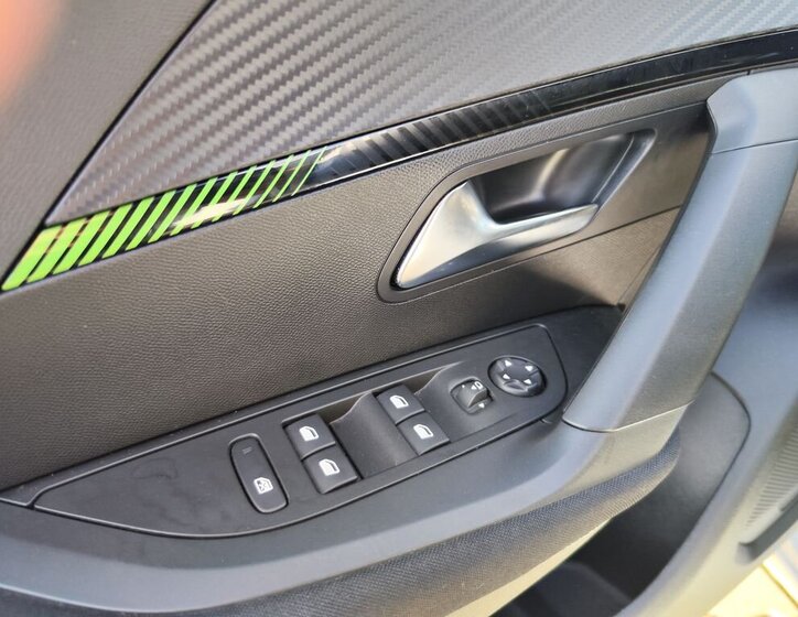 Peugeot 2008 Hatchback 1,2 l 74 kw