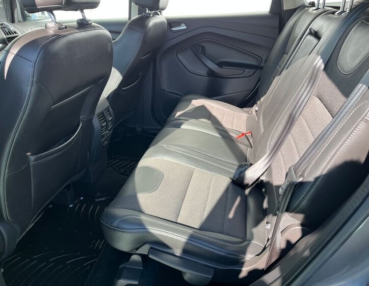 Ford Kuga SUV 1,6 l 134 kw