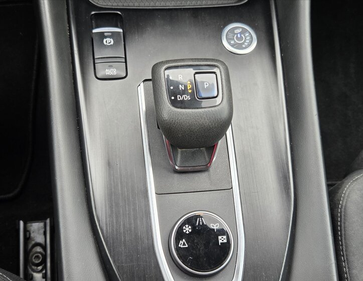 Nissan Qashqai SUV / Terénní 1,3 l 116 kw