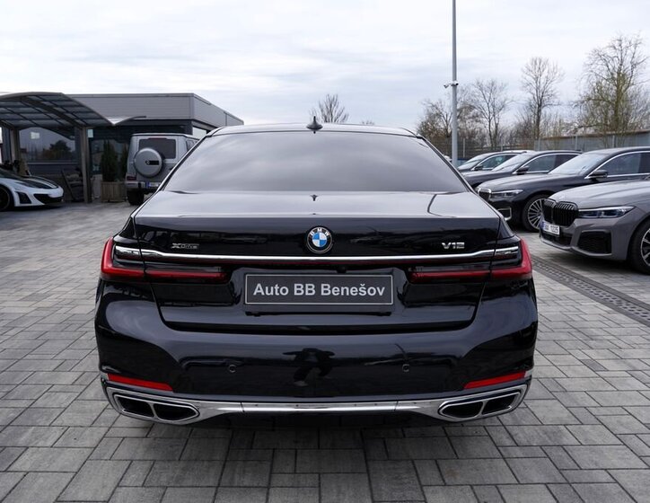BMW Řada 7 Sedan / Limuzína 6,6 l 430 kw