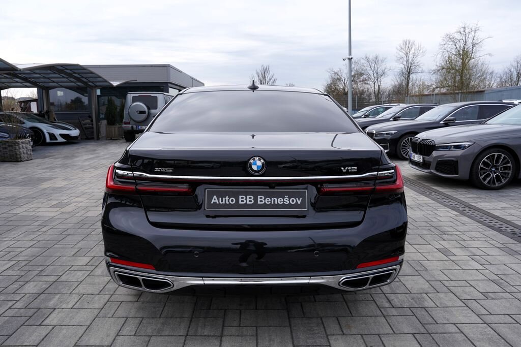 BMW Řada 7 Sedan / Limuzína 6,6 l 430 kw