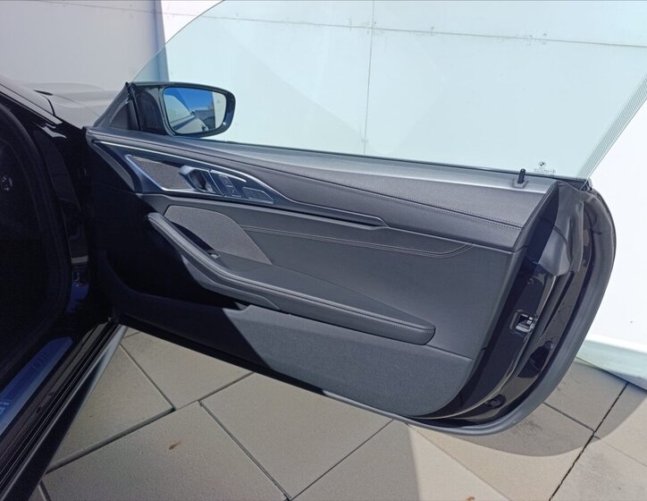 BMW Řada 8 Kupé 4,4 l 390 kw