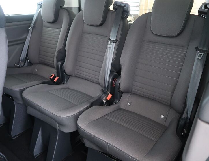 Ford Tourneo Custom 11