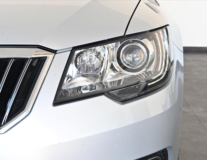 Škoda Superb 30