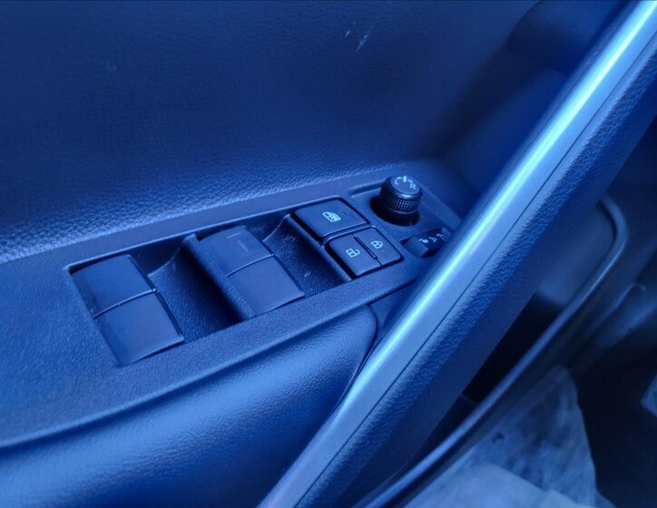 Toyota Corolla Cross 8