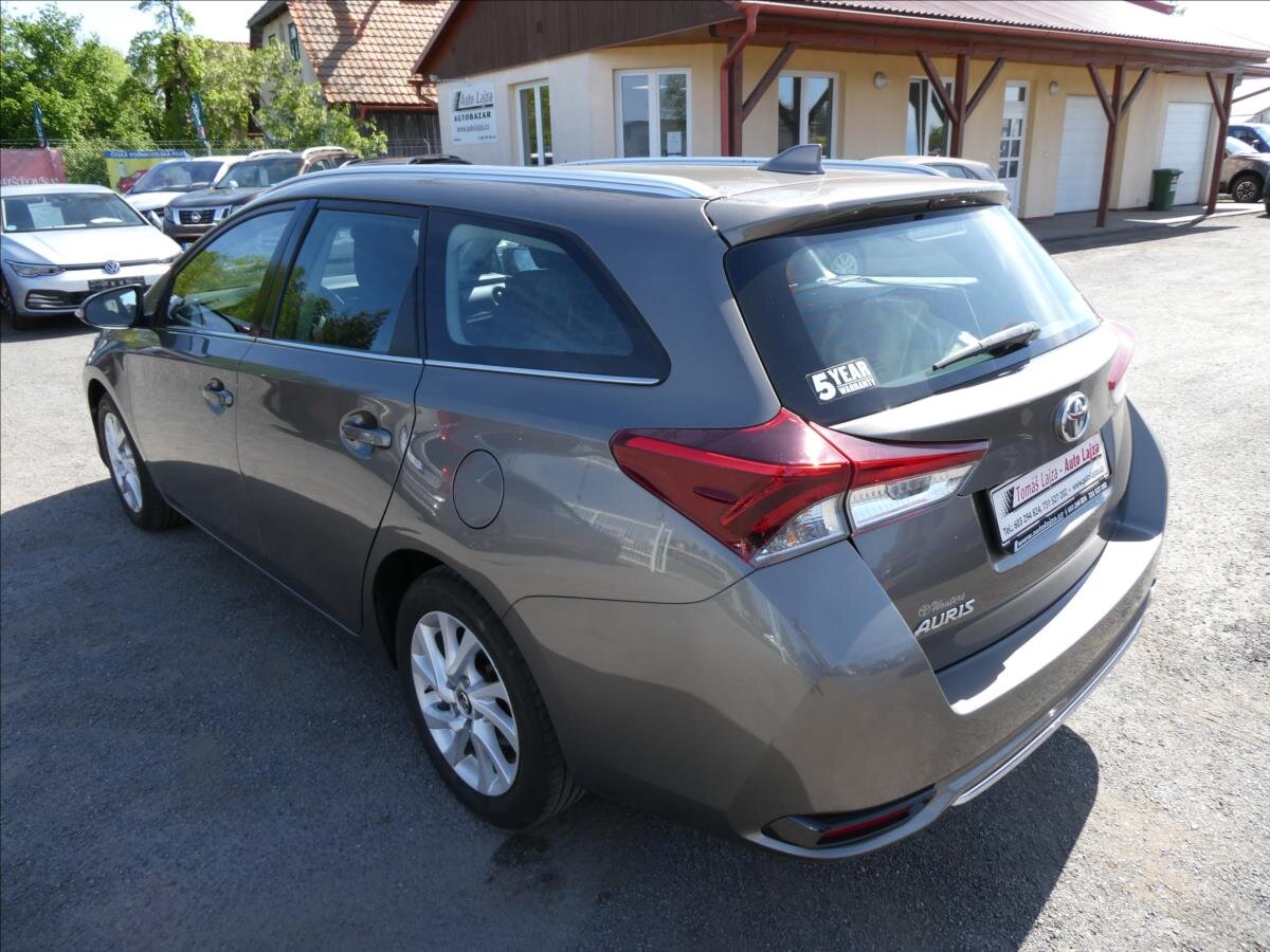 Toyota Auris Kombi 1,3 l 73 kw