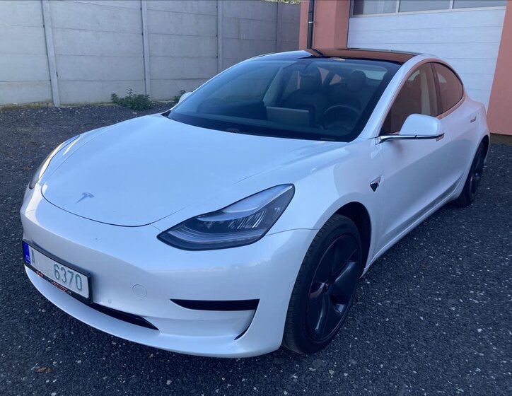 Tesla Model 3 Sedan 0,0 208 kw