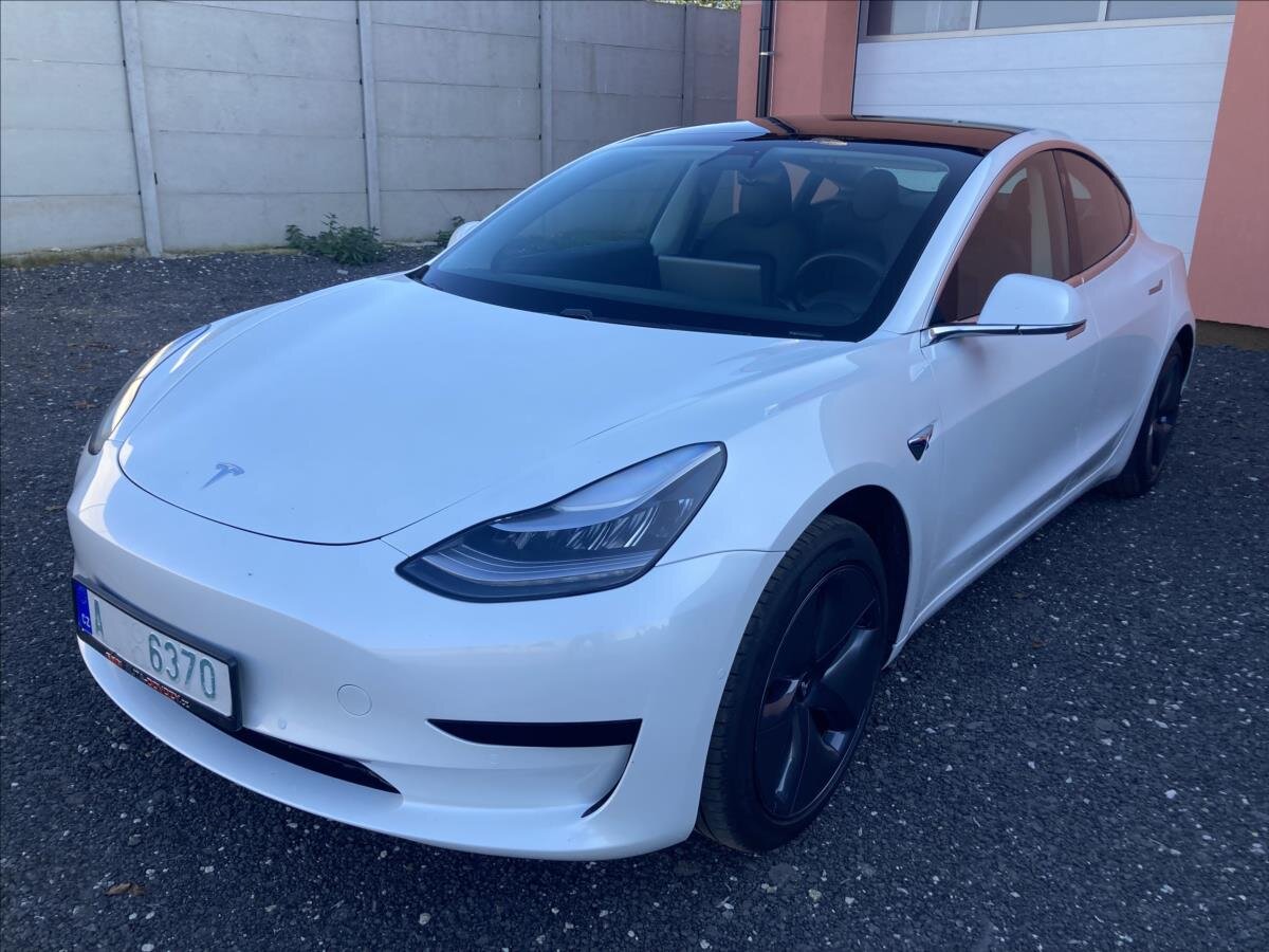 Tesla Model 3 Sedan 0,0 208 kw