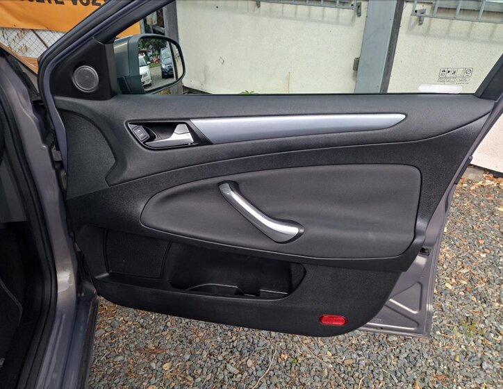 Ford Mondeo Kombi 2,0 l 120 kw