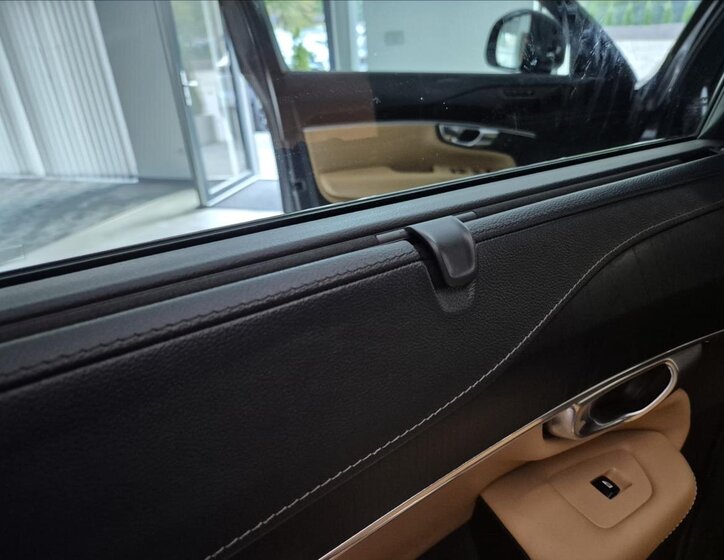 Volvo XC90 SUV / Terénní 2,0 l 180 kw