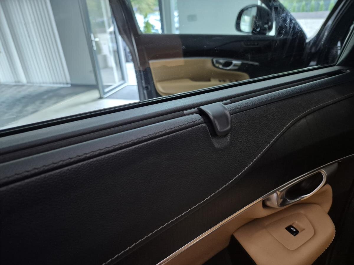 Volvo XC90 SUV / Terénní 2,0 l 180 kw