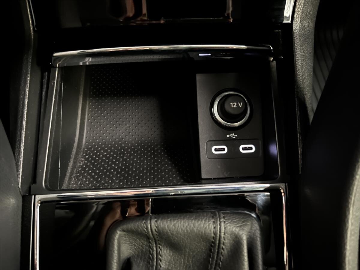 Škoda Karoq SUV / Terénní 1,5 l 110 kw