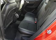 Volvo XC40 SUV / Terénní 2,0 l 145 kw