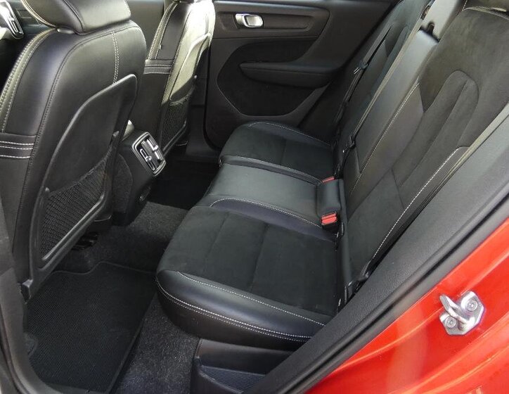 Volvo XC40 SUV / Terénní 2,0 l 145 kw