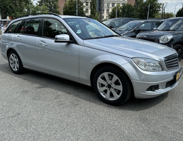 Mercedes-Benz Třídy C Kombi 2,1 l 100 kw