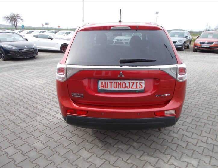 Mitsubishi Outlander SUV / Terénní 2,0 l 110 kw