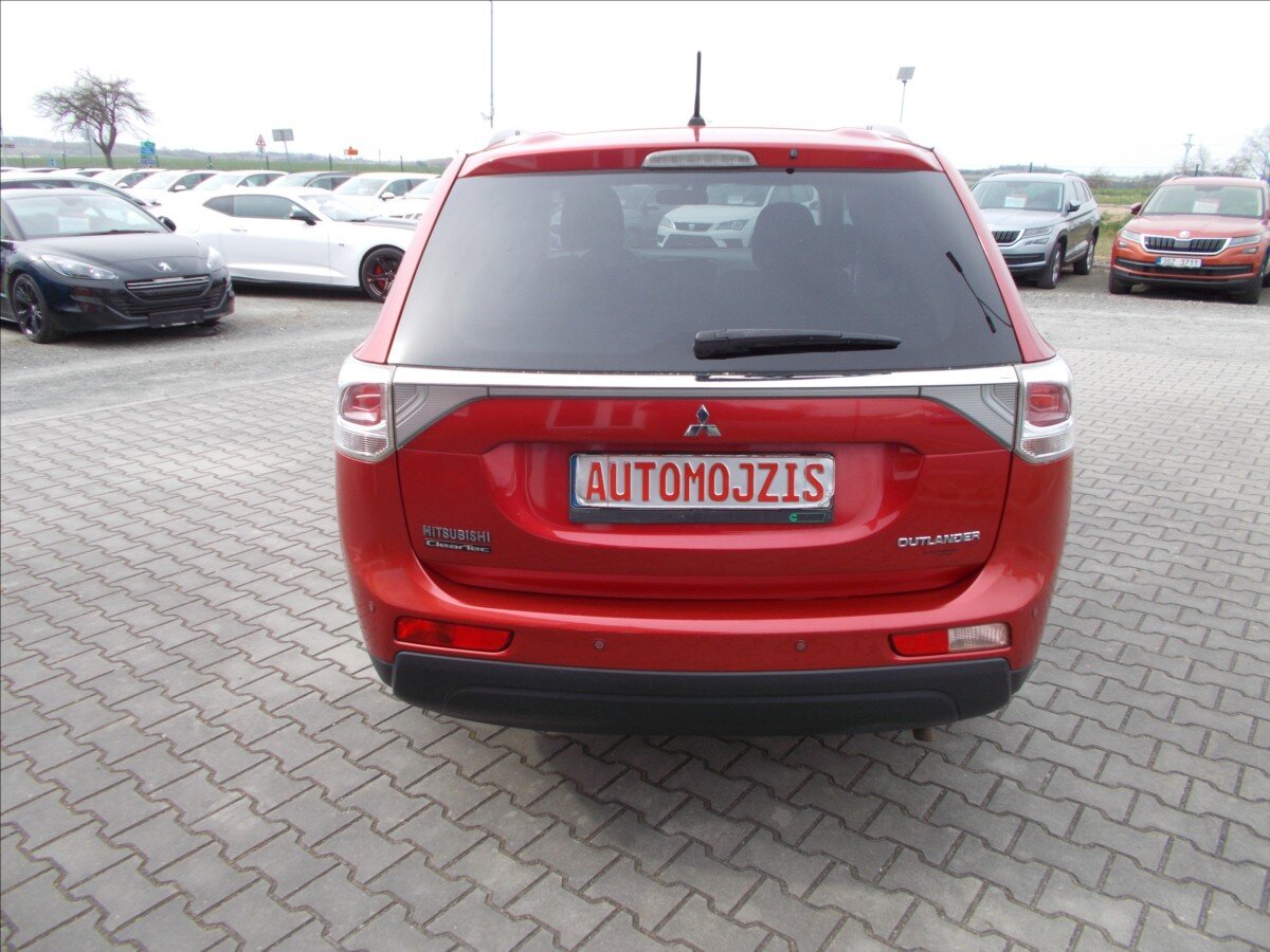 Mitsubishi Outlander SUV / Terénní 2,0 l 110 kw