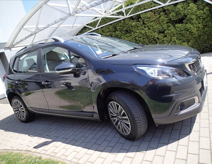 Peugeot 2008 Kombi 1,2 l 61 kw