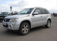 Suzuki Grand Vitara Kombi 2,0 l 103 kw
