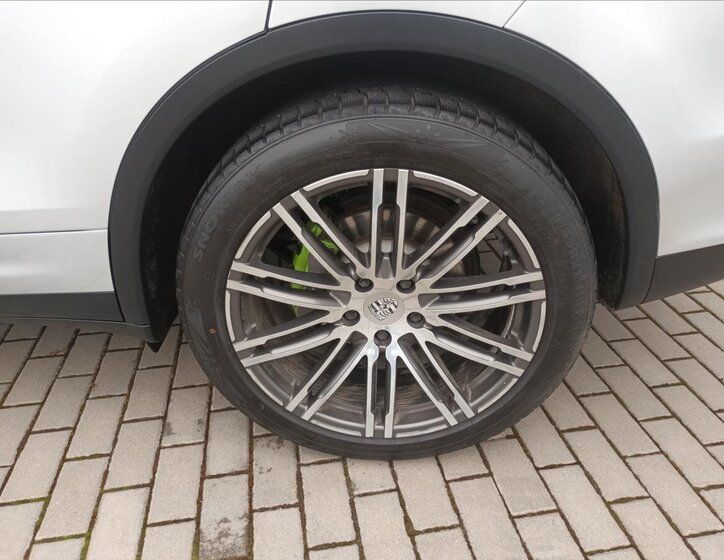 Porsche Cayenne Kombi 3,0 l 180 kw