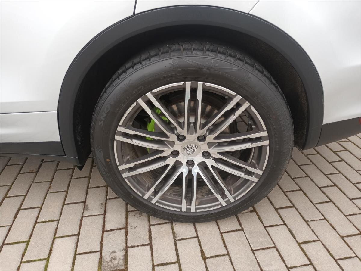 Porsche Cayenne Kombi 3,0 l 180 kw