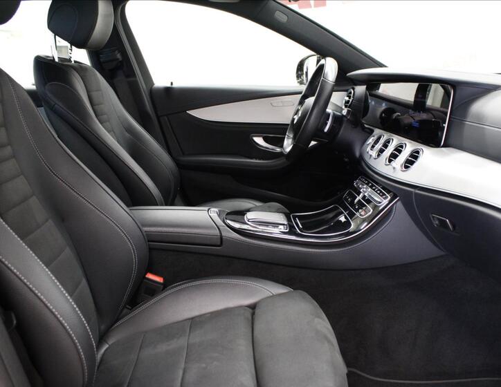 Mercedes-Benz Třídy E 12