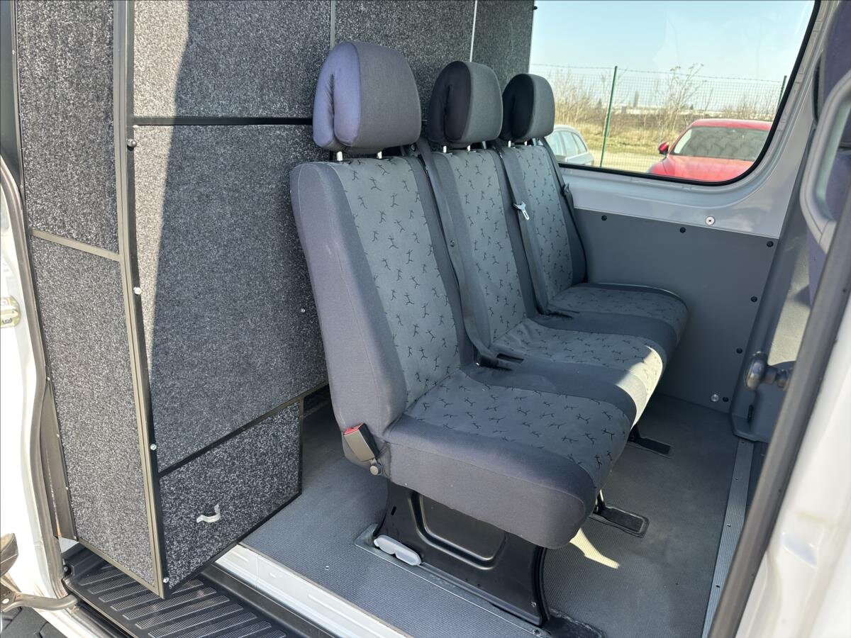 Volkswagen Crafter Skříň 2,0 l 120 kw