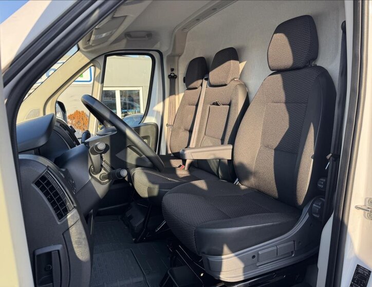 Opel Movano Skříň 2,2 l 103 kw