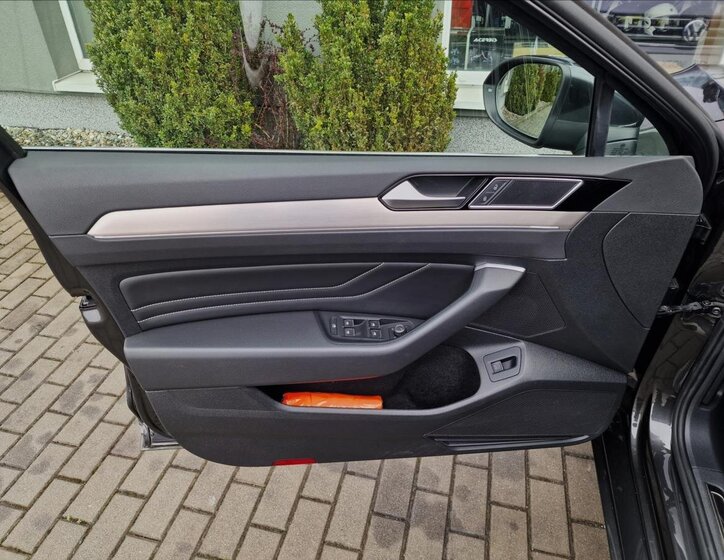 Volkswagen Passat Sedan / Limuzína 2,0 l 147 kw