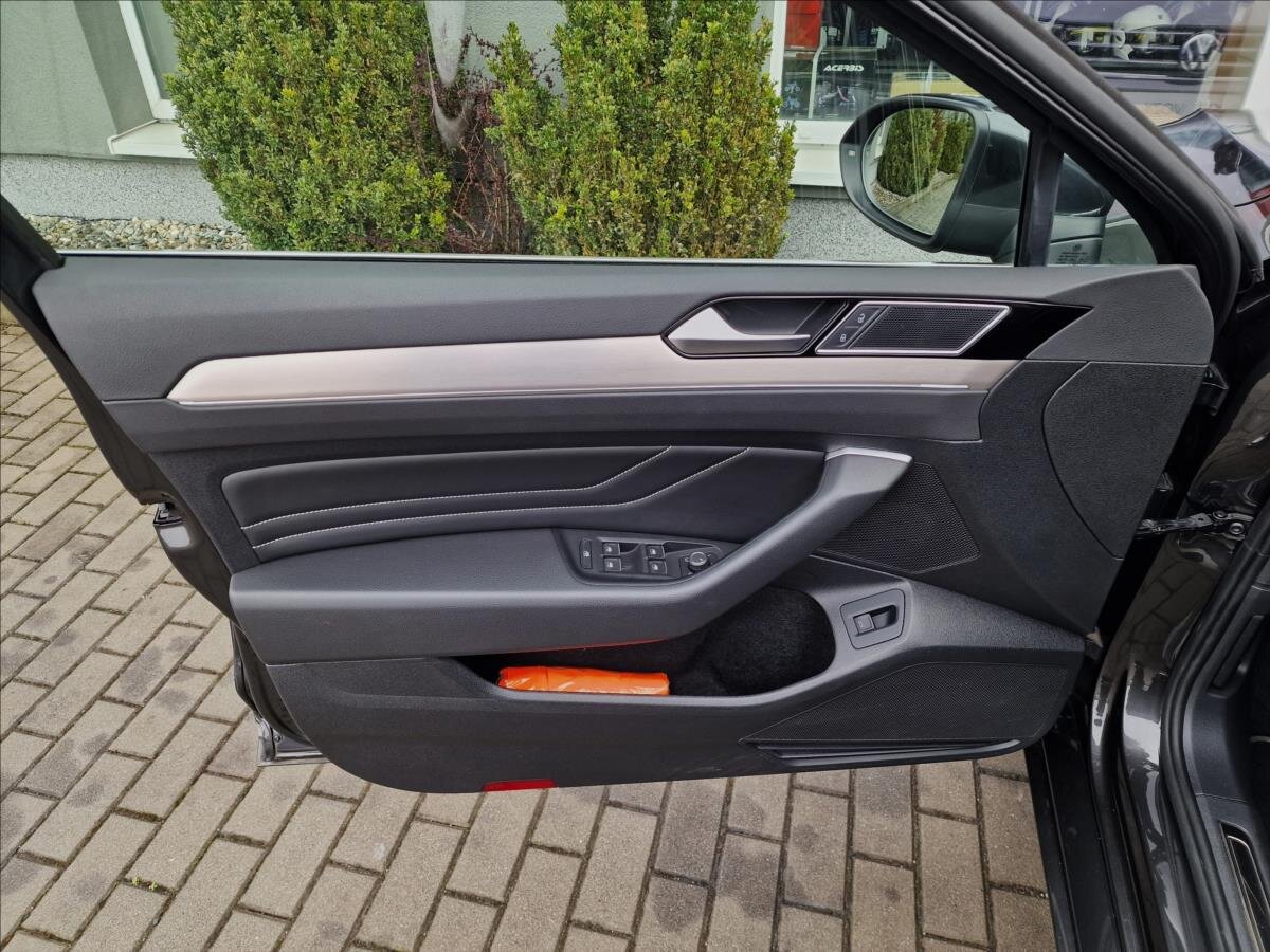 Volkswagen Passat Sedan / Limuzína 2,0 l 147 kw