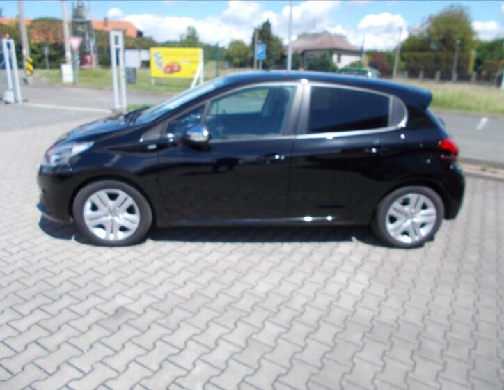 Peugeot 208 5