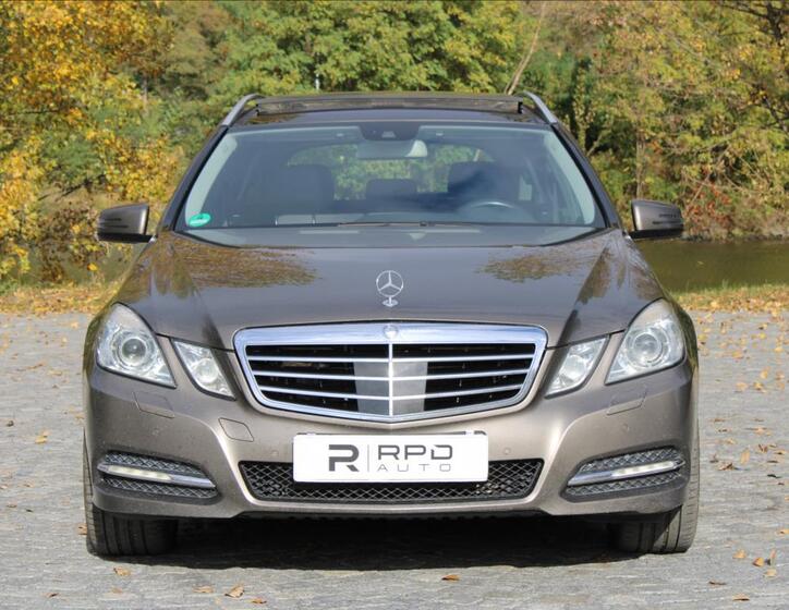 Mercedes-Benz Třídy E 8