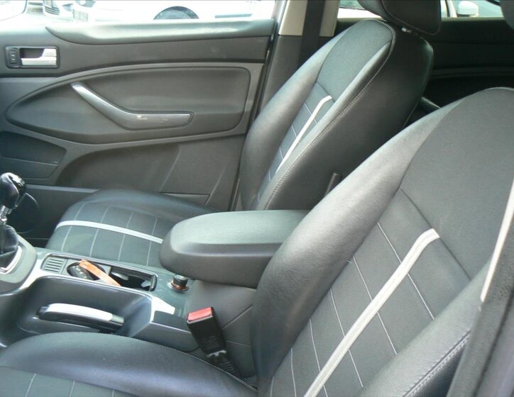 Ford Kuga SUV / Terénní 2,0 l 100 kw
