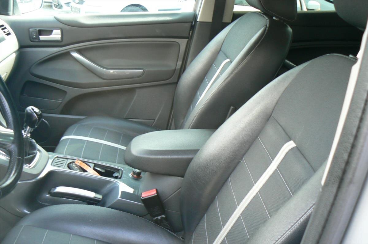 Ford Kuga SUV / Terénní 2,0 l 100 kw