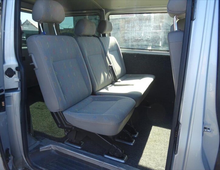 Volkswagen Caravelle MPV 2,5 l 96 kw