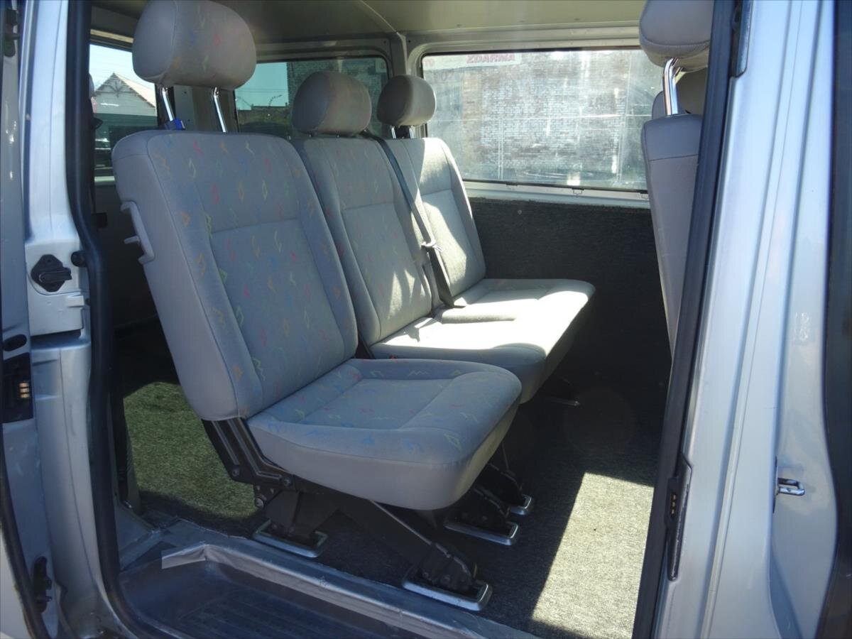 Volkswagen Caravelle MPV 2,5 l 96 kw