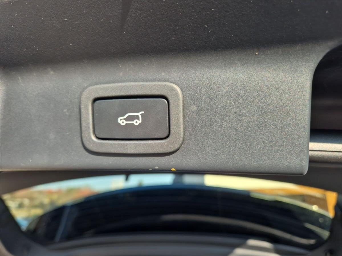 Jaguar F-Pace SUV / Terénní 3,0 l 221 kw