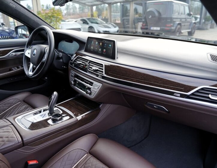 BMW Řada 7 26