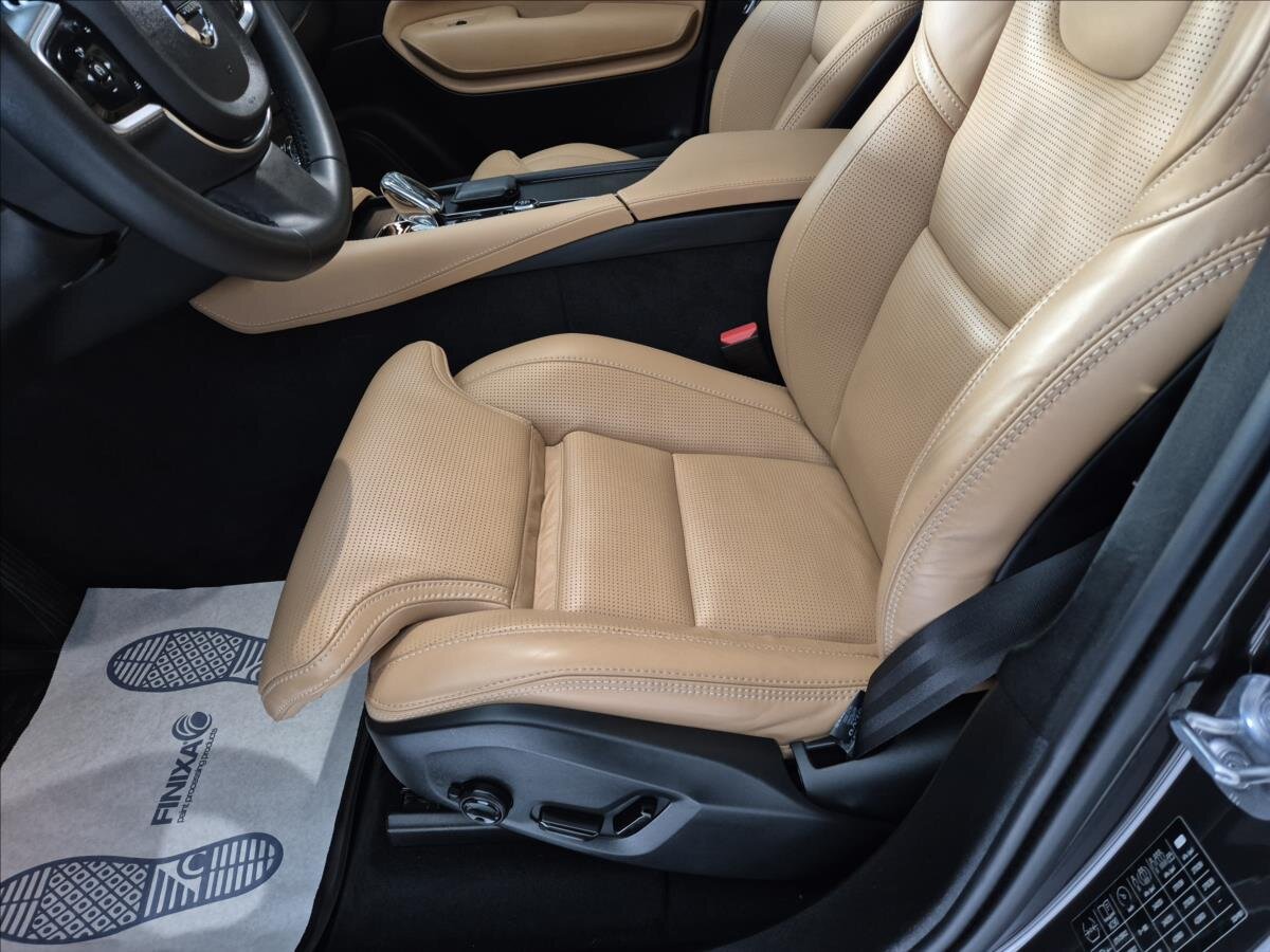 Volvo XC90 SUV / Terénní 2,0 l 180 kw