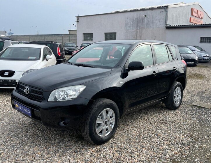 Toyota RAV4 SUV / Terénní 2,0 l 112 kw