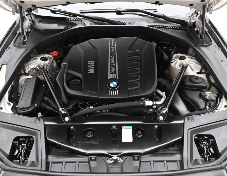 BMW Řada 5 Kombi 3,0 l 190 kw