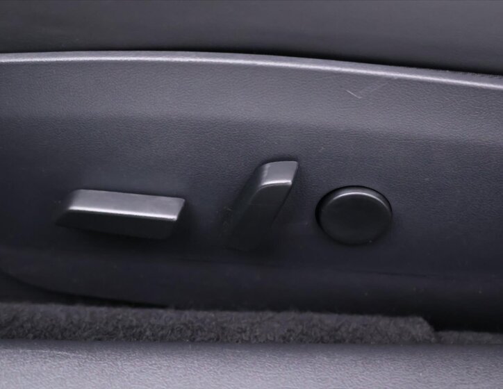 Tesla Model 3 Sedan / Limuzína 0,0 239 kw