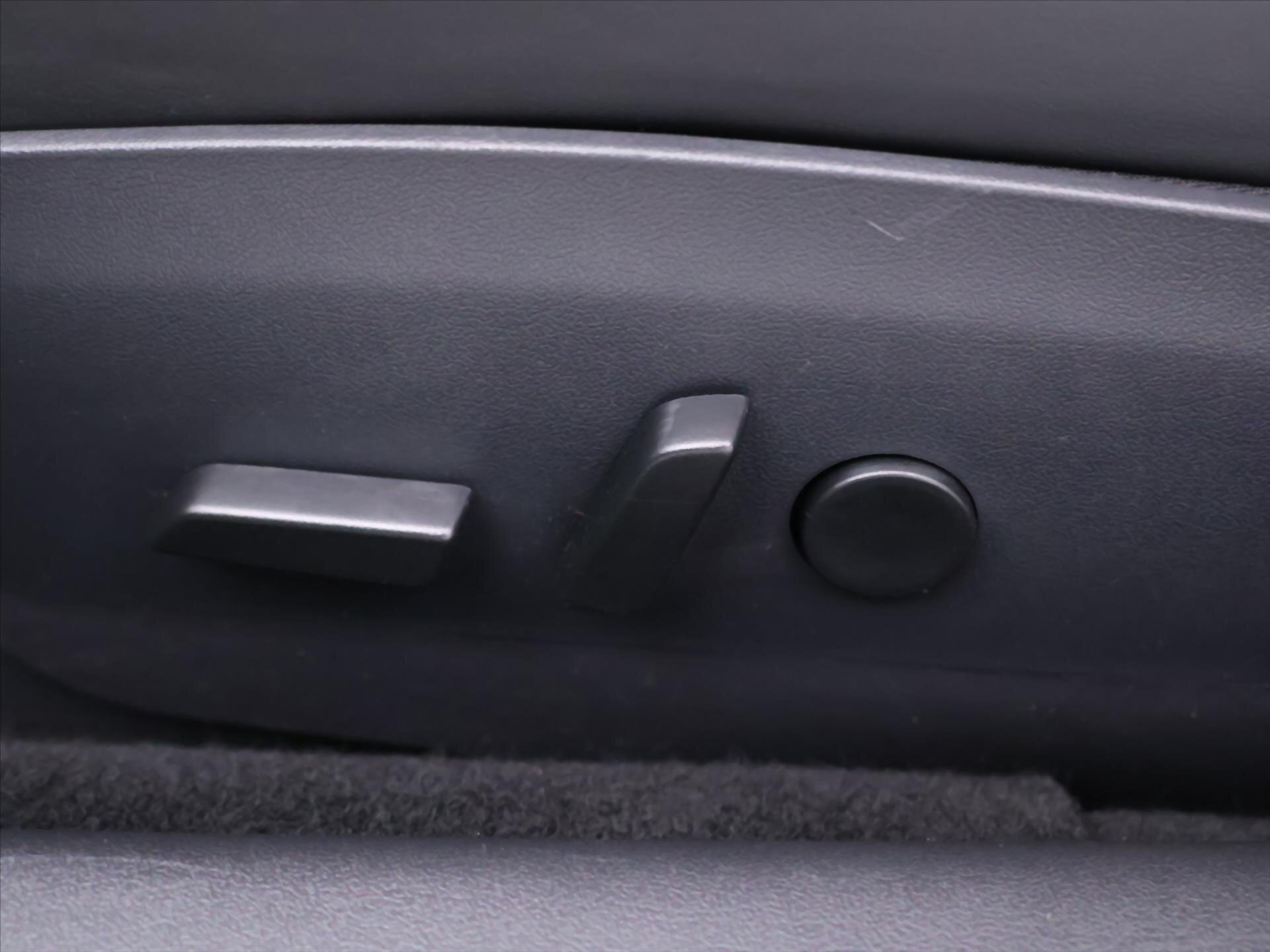 Tesla Model 3 Sedan / Limuzína 0,0 239 kw