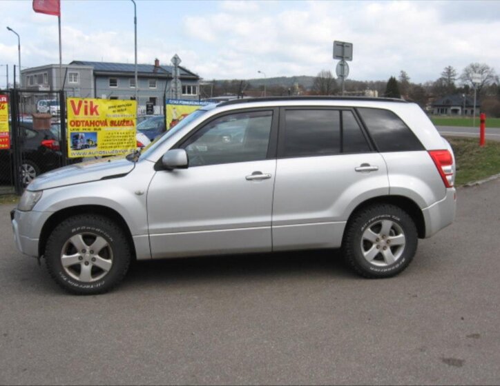 Suzuki Grand Vitara Kombi 2,0 l 103 kw